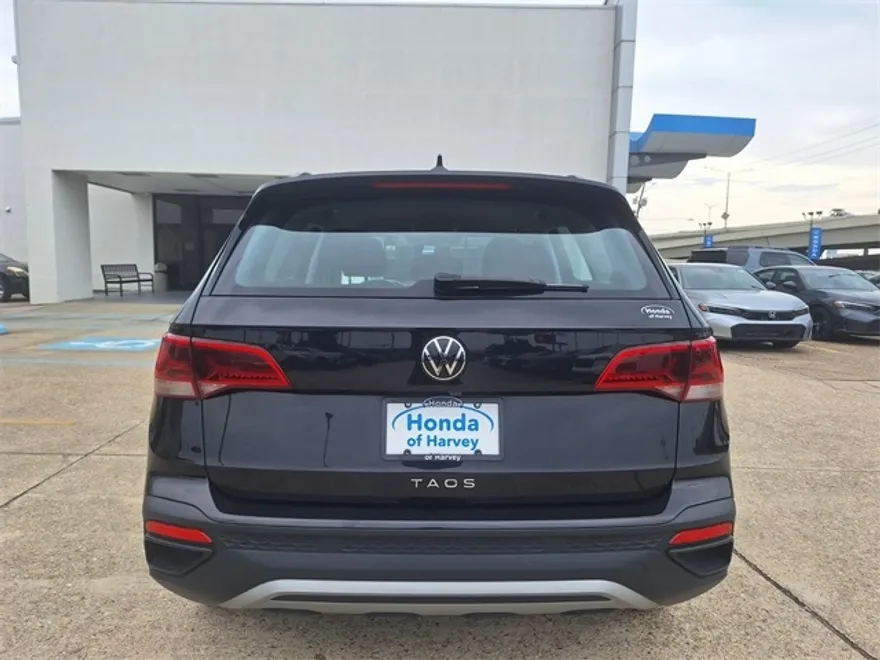 2024 Volkswagen Taos S photo 1