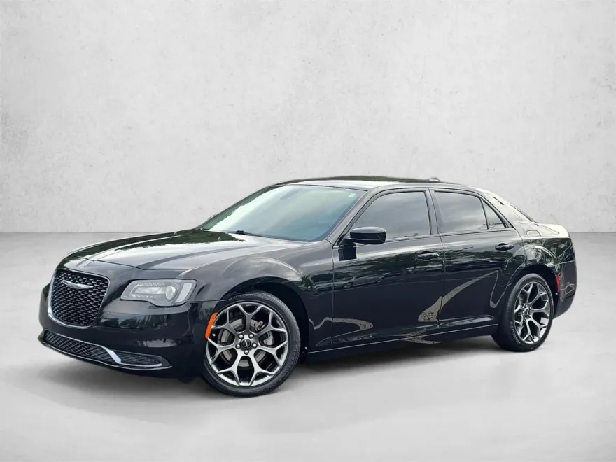 2018 Chrysler 300 Touring photo 1