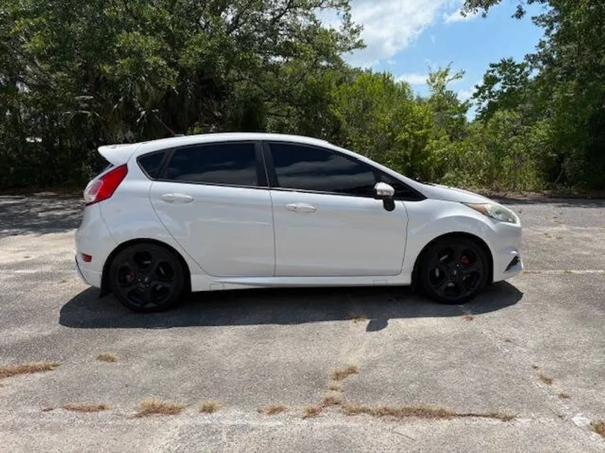 2016 Ford Fiesta ST photo 1