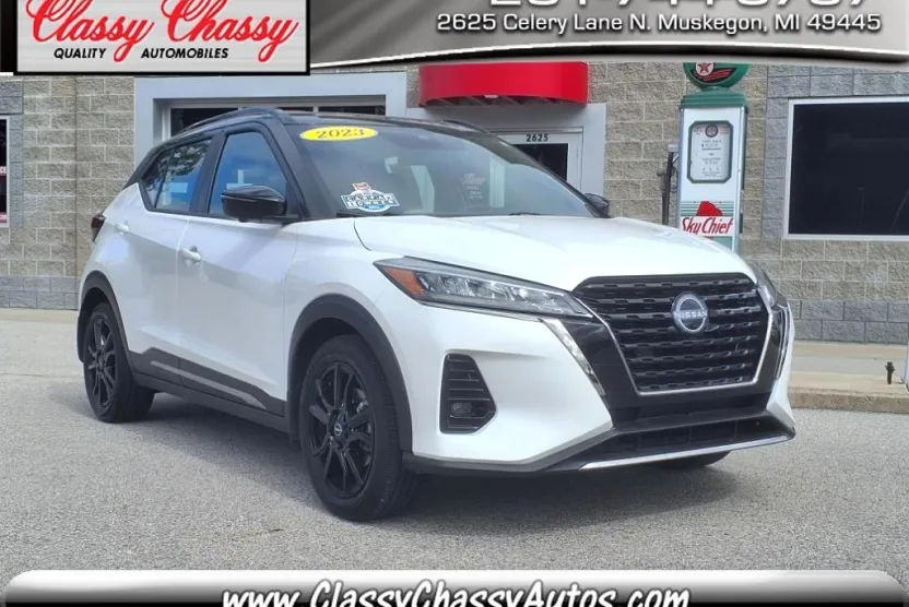 2023 Nissan Kicks SR photo 1