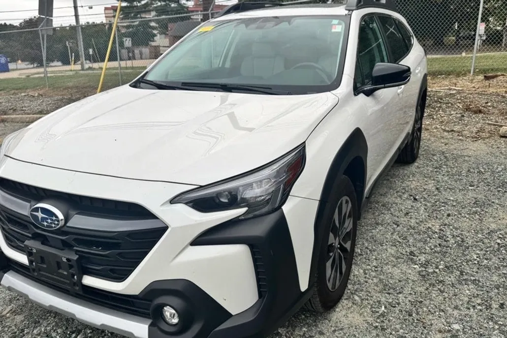 2023 Subaru Outback Limited photo 1