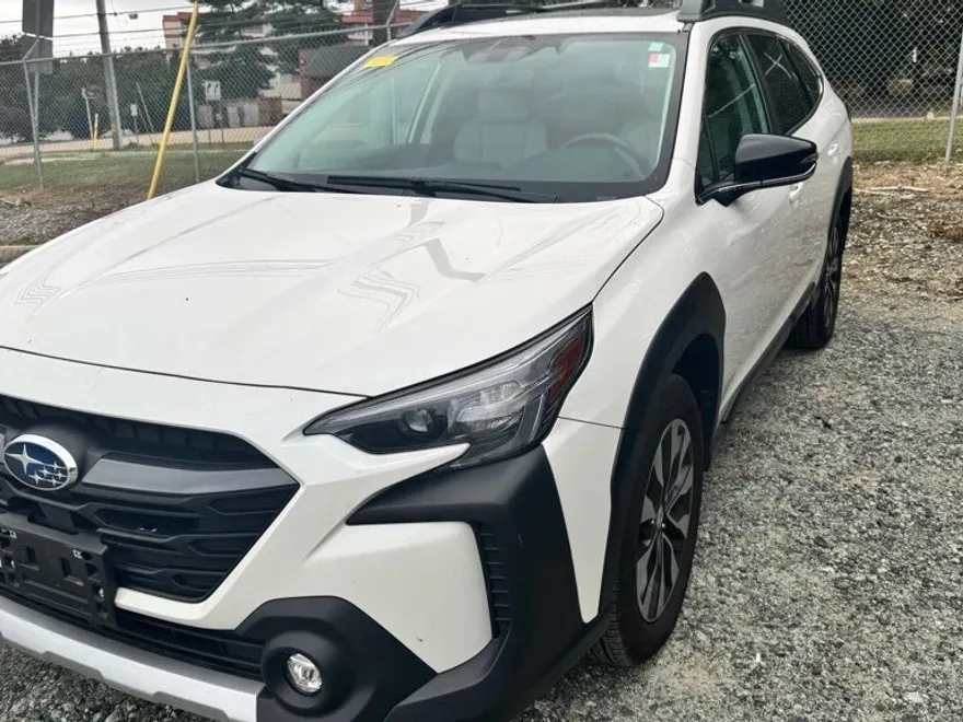2023 Subaru Outback Limited photo 1