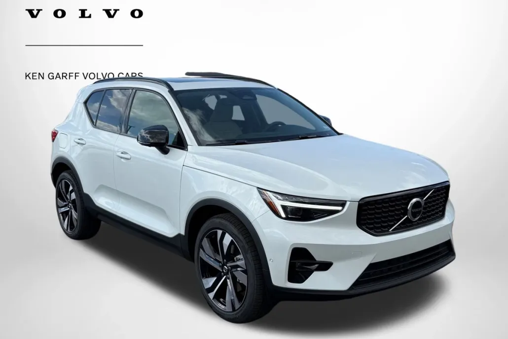 2026 Volvo XC40 photo 1