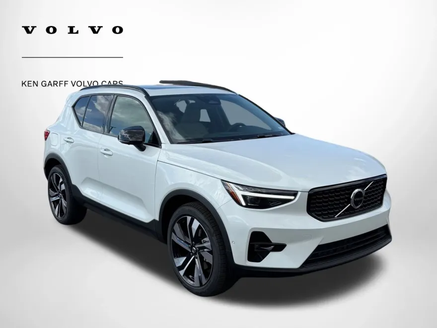 2026 Volvo XC40 photo 1