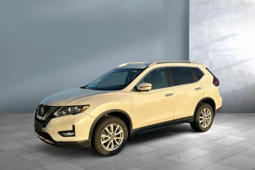 2018 Nissan Rogue SV photo 1