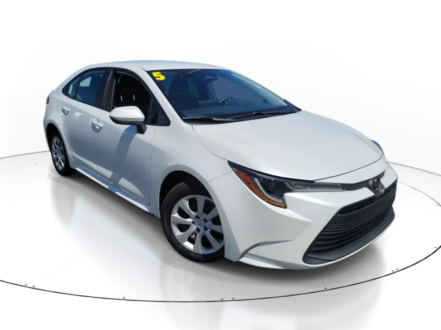 2025 Toyota Corolla LE photo 1