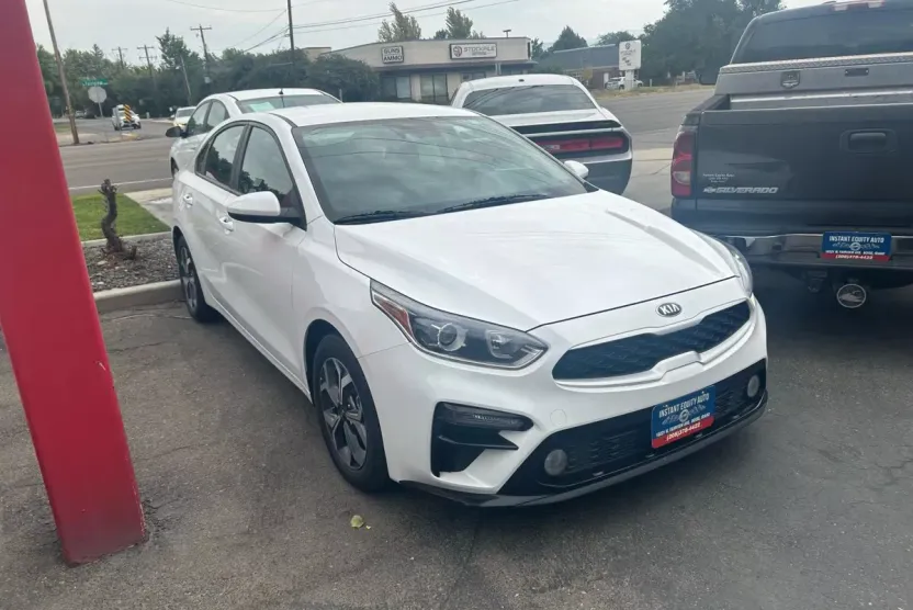 2021 Kia Forte FE LXS photo 1