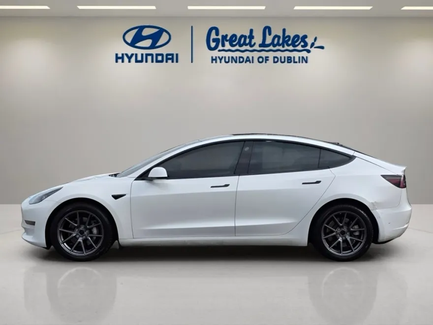 2022 Tesla Model 3 Long Range photo 1