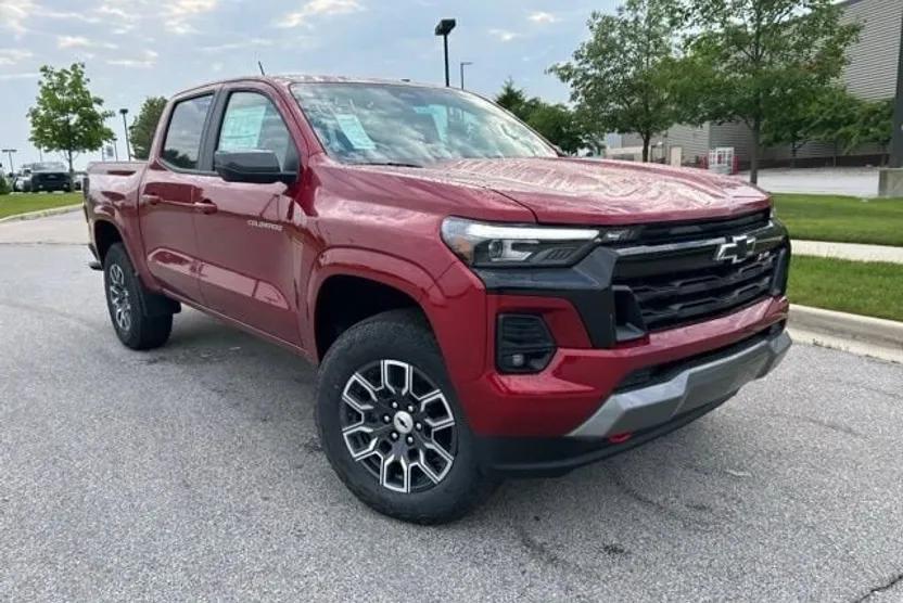 2025 Chevrolet Colorado Z71 photo 1