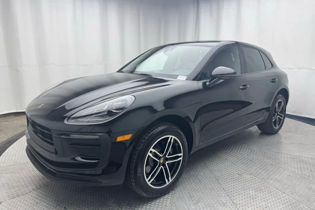 2025 Porsche Macan Base photo 1