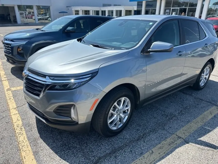2024 Chevrolet Equinox LT photo 1