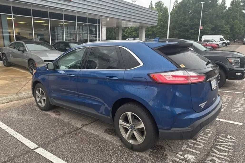 2020 Ford Edge SEL photo 1