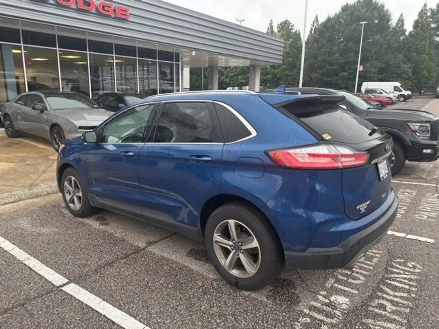 2020 Ford Edge SEL photo 1