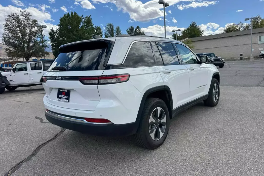 2024 Jeep Cherokee 4xe Sport photo 1
