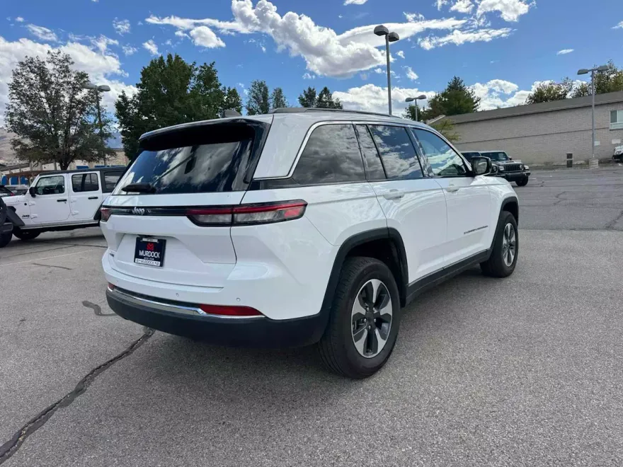 2024 Jeep Cherokee 4xe Sport photo 1