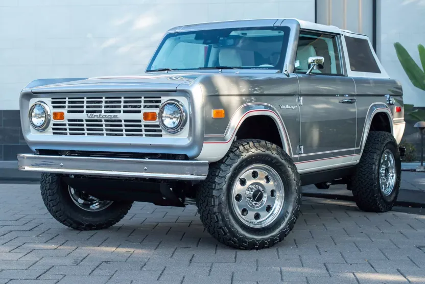 2025 Ford Bronco Badlands photo 1