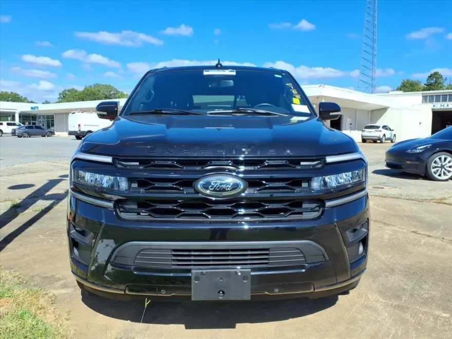 2024 Ford Expedition MAX Limited photo 1