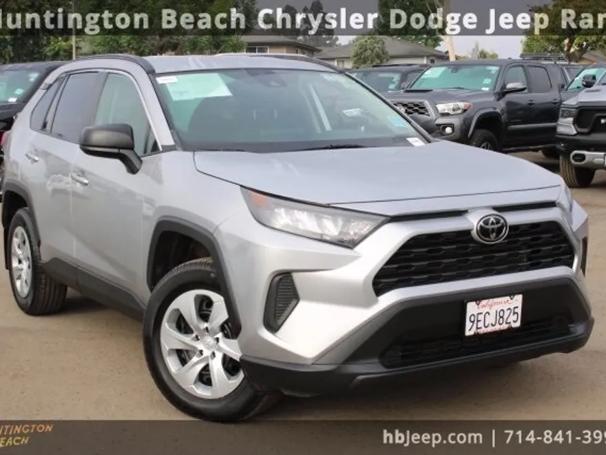 2021 Toyota RAV4 LE photo 1