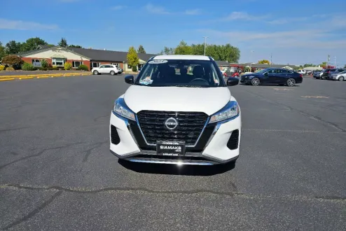 2023 Nissan Kicks S photo 3