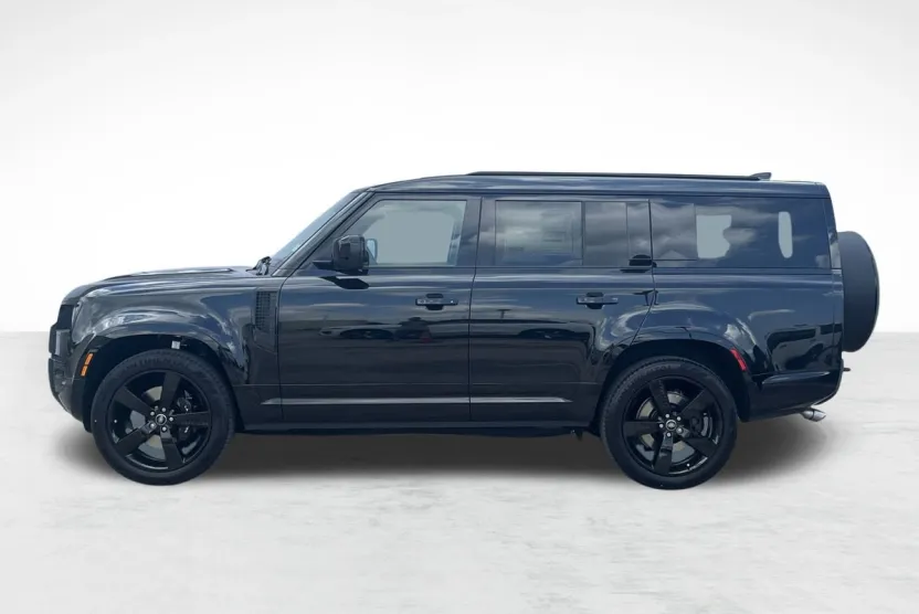 2025 Land Rover Defender 130 V8 photo 1