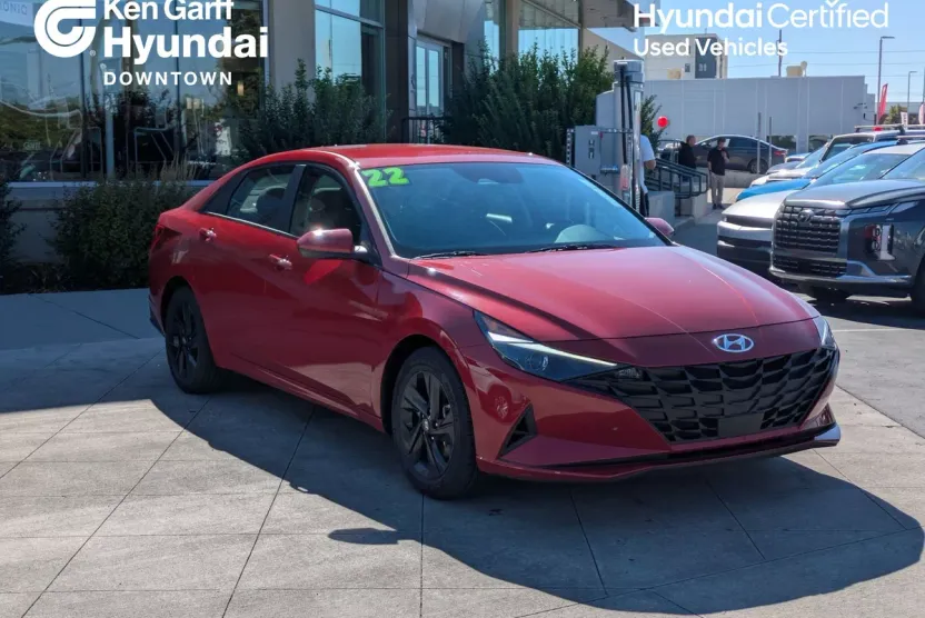 2022 Hyundai Elantra SEL Convenience photo 1