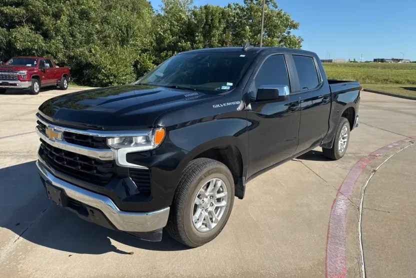2023 Chevrolet Silverado 1500 LT photo 1
