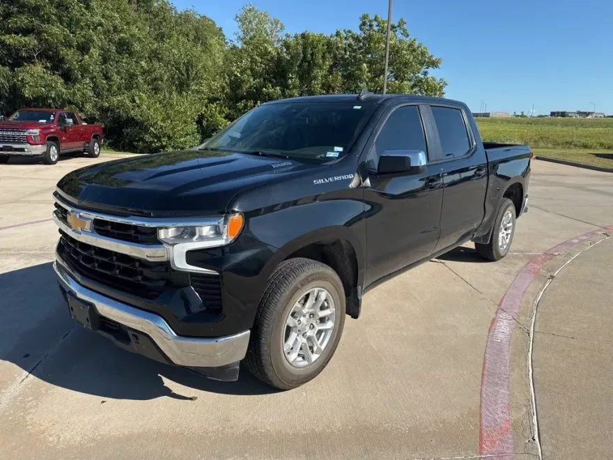 2023 Chevrolet Silverado 1500 LT photo 1