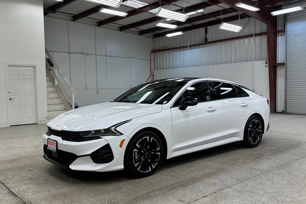 2023 Kia K5 GT-Line photo 1