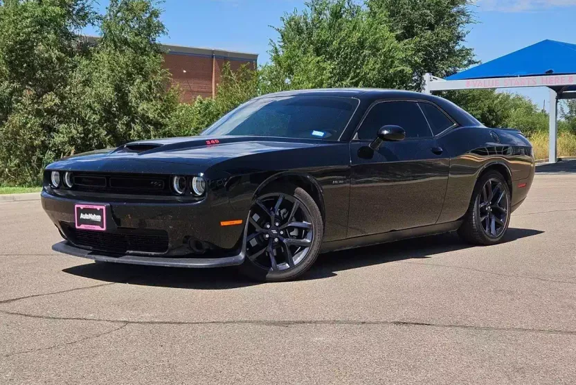 2023 Dodge Challenger R/T photo 1