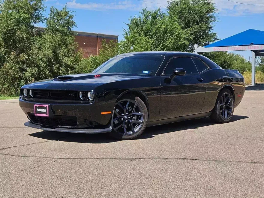 2023 Dodge Challenger R/T photo 1
