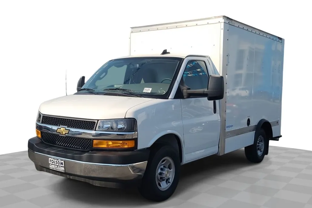 2024 Chevrolet Express Cutaway 3500 photo 1