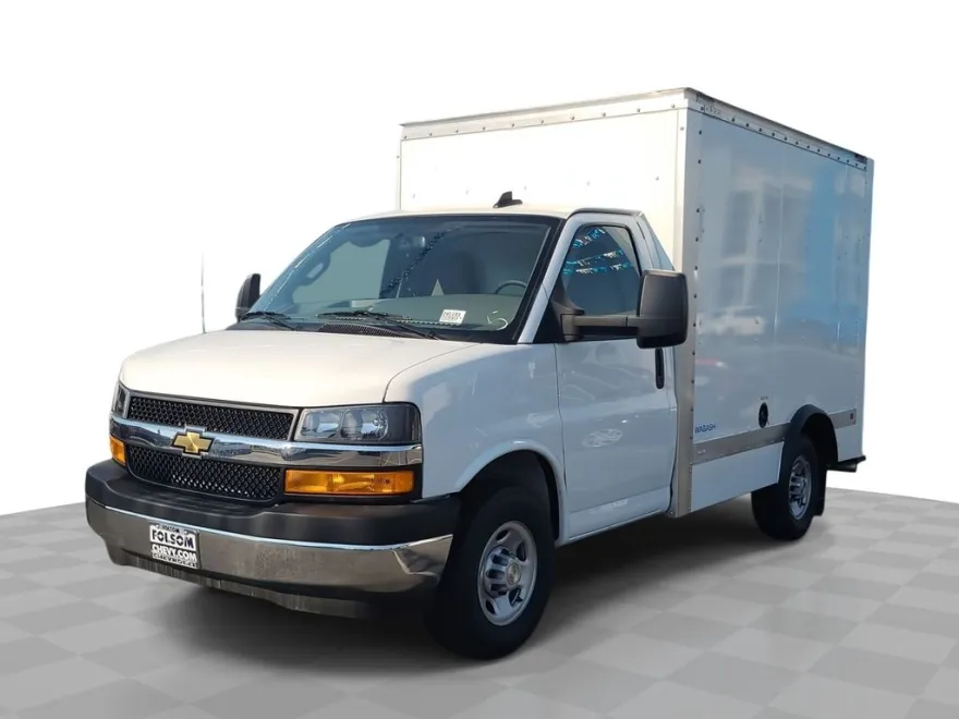 2024 Chevrolet Express Cutaway 3500 photo 1