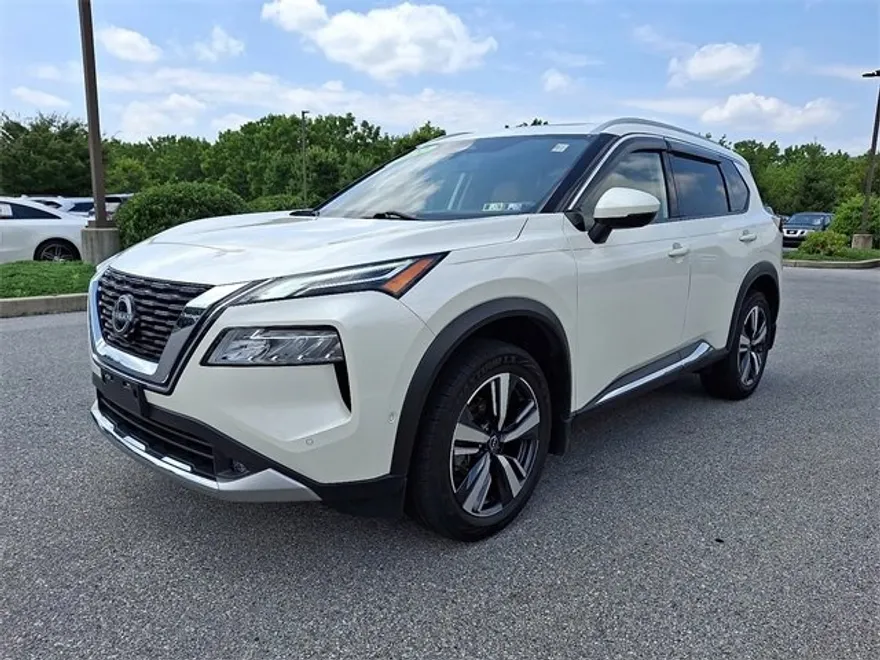 2022 Nissan Rogue Platinum photo 1