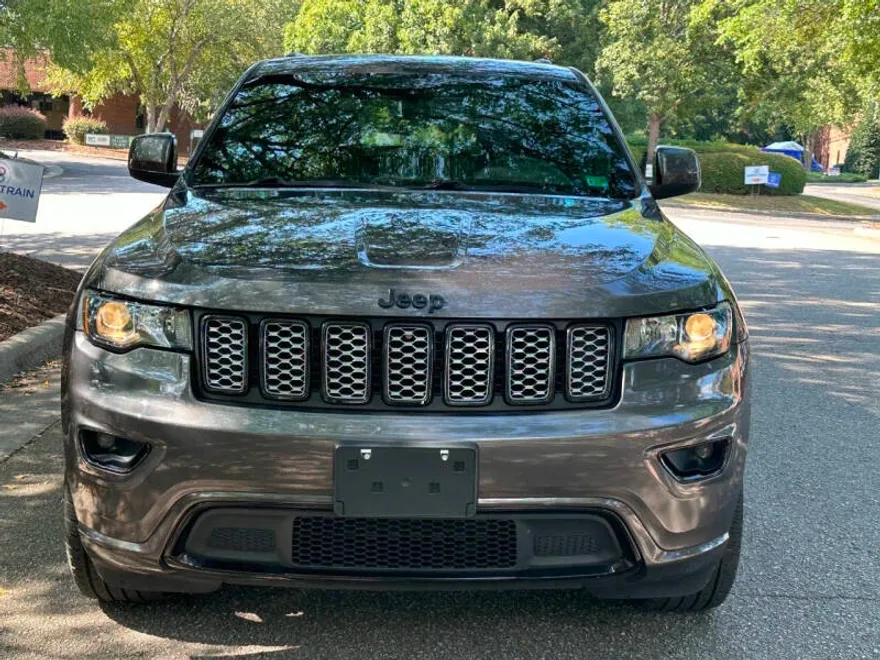 2019 Jeep Grand Cherokee Altitude photo 1