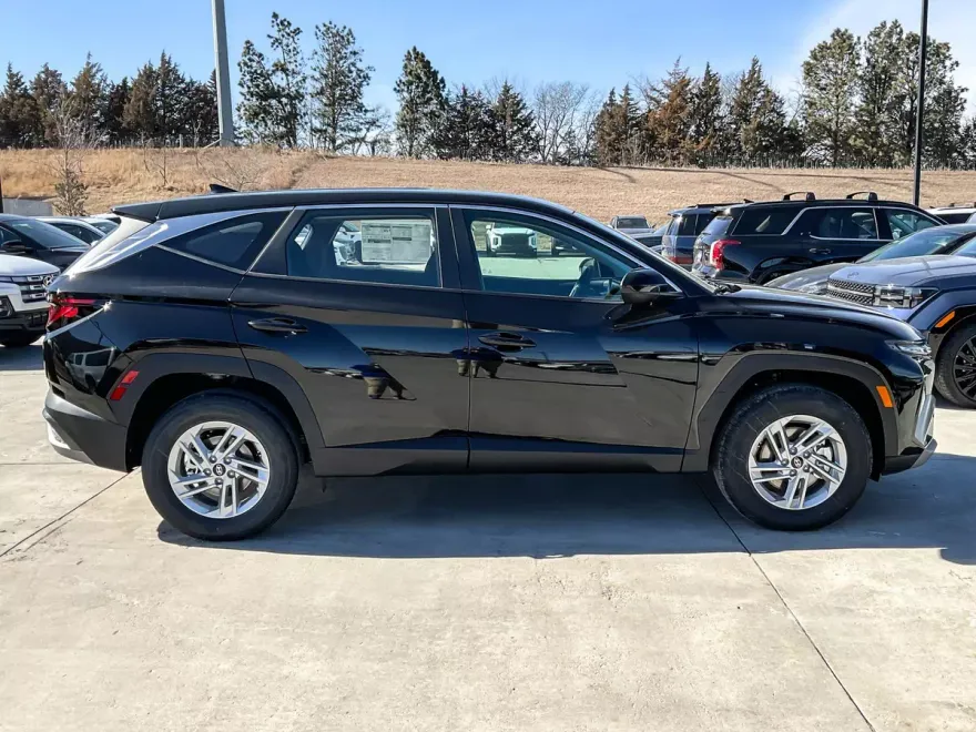 2025 Hyundai Tucson SE photo 1