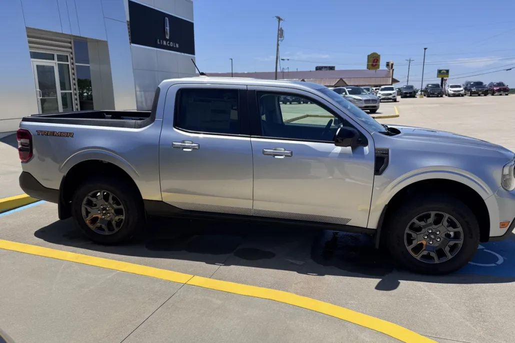 2024 Ford Maverick Lariat Tremor photo 1