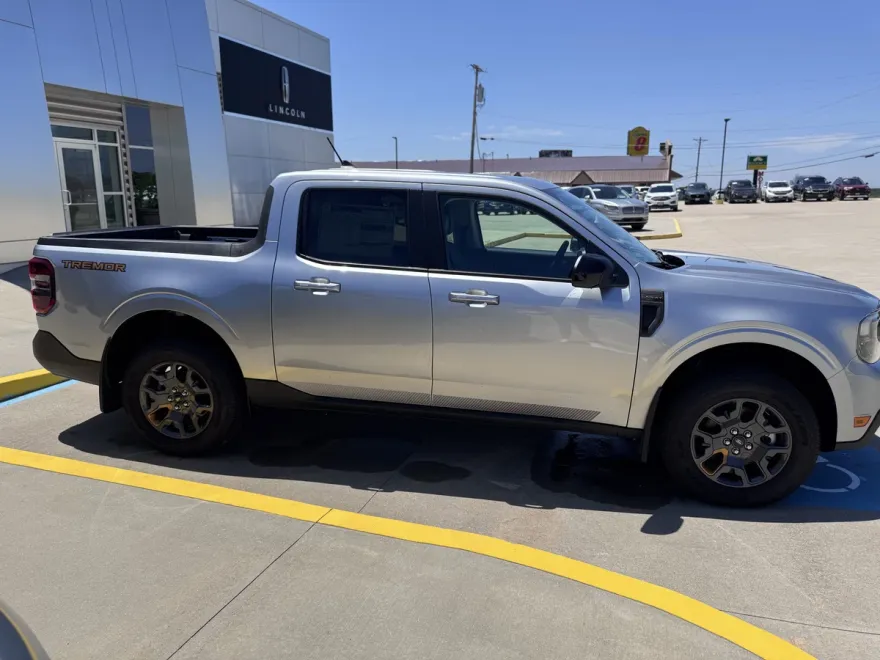2024 Ford Maverick Lariat Tremor photo 1