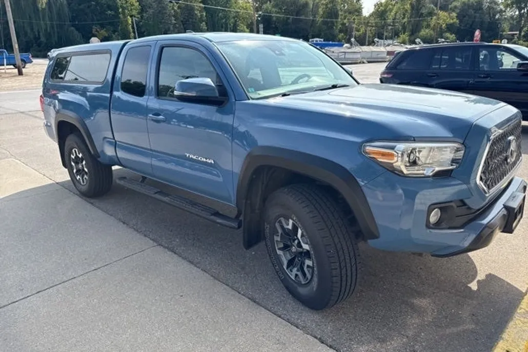 2019 Toyota Tacoma TRD Sport photo 1