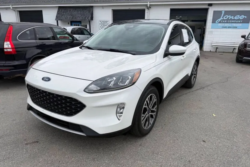 2020 Ford Escape SEL photo 1