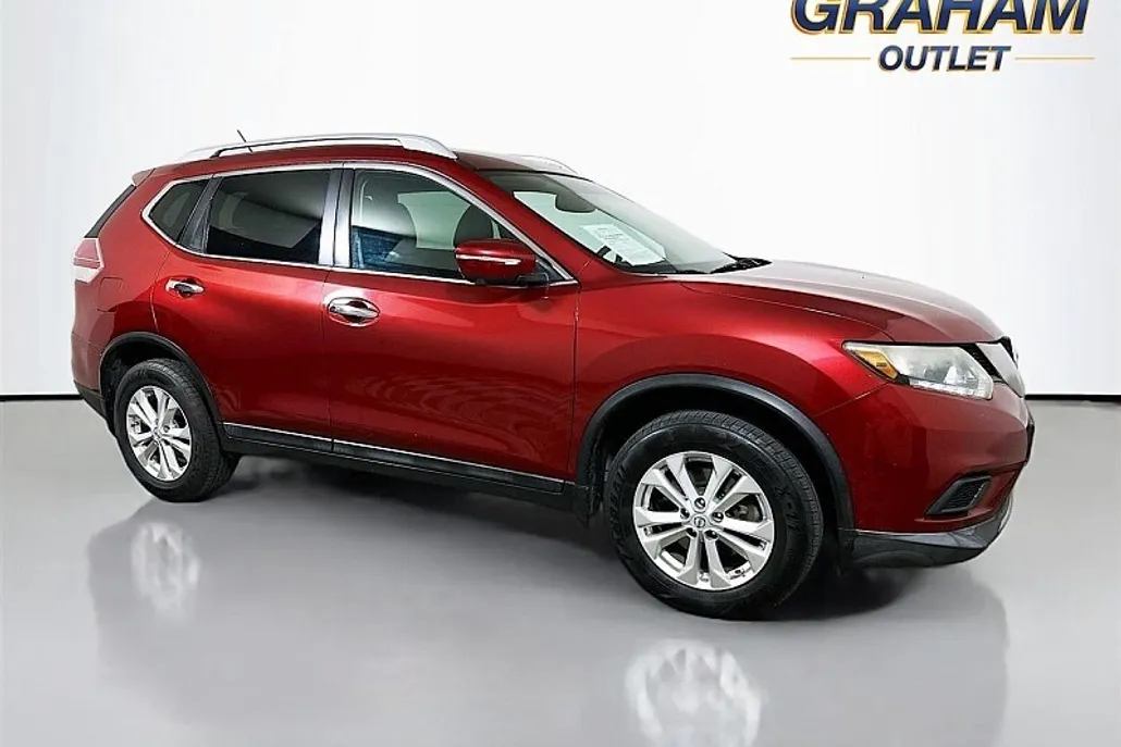 2015 Nissan Rogue SV photo 1