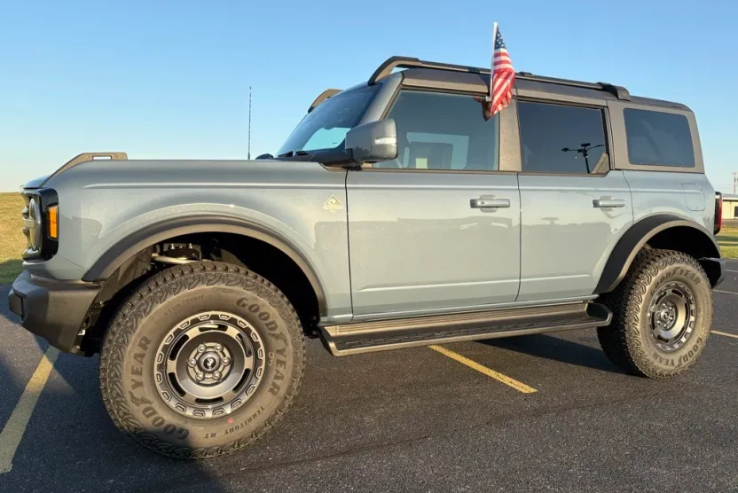 2025 Ford Bronco Outer Banks photo 1