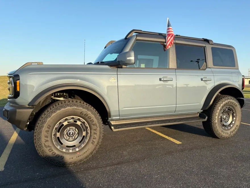 2025 Ford Bronco Outer Banks photo 1