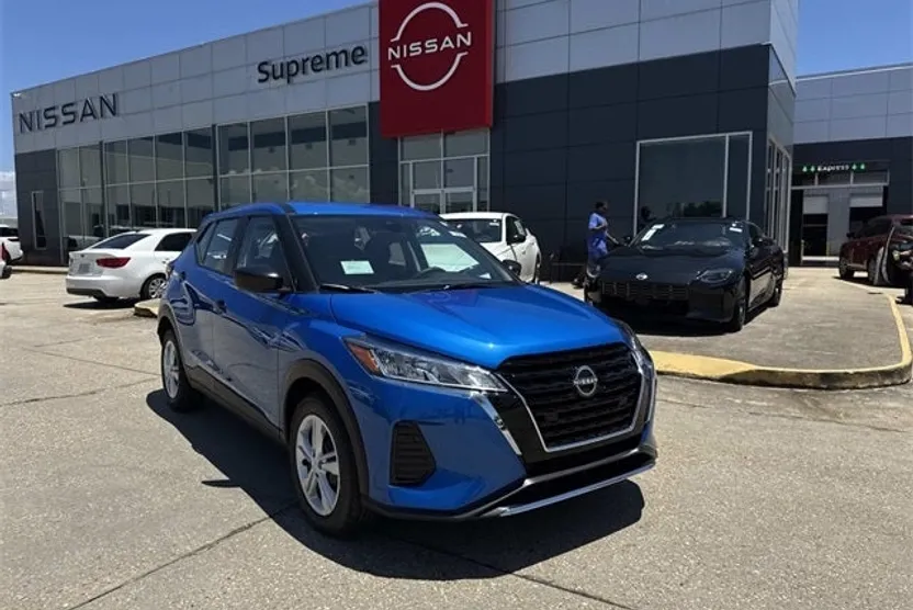 2025 Nissan Kicks Play S photo 1