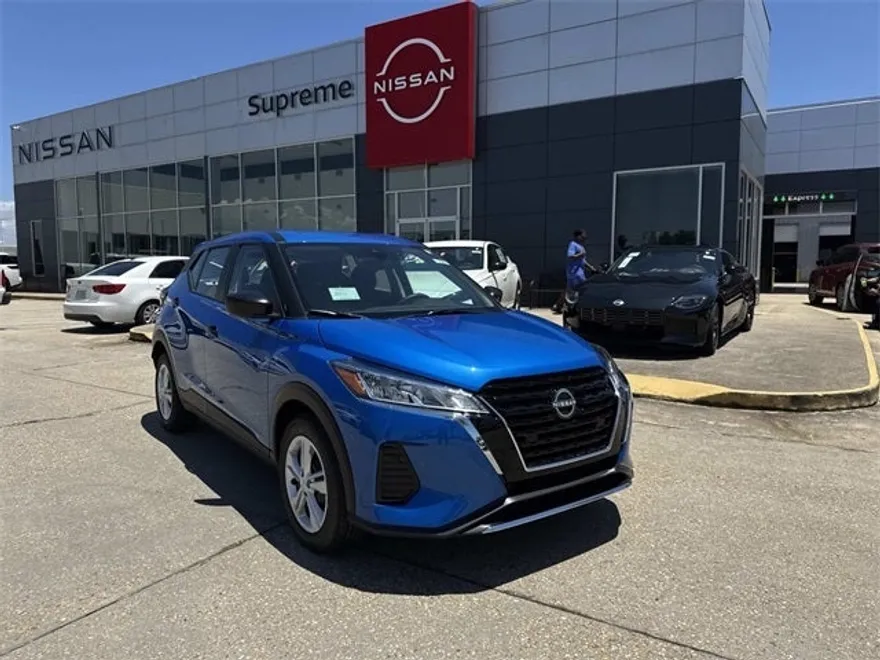 2025 Nissan Kicks Play S photo 1