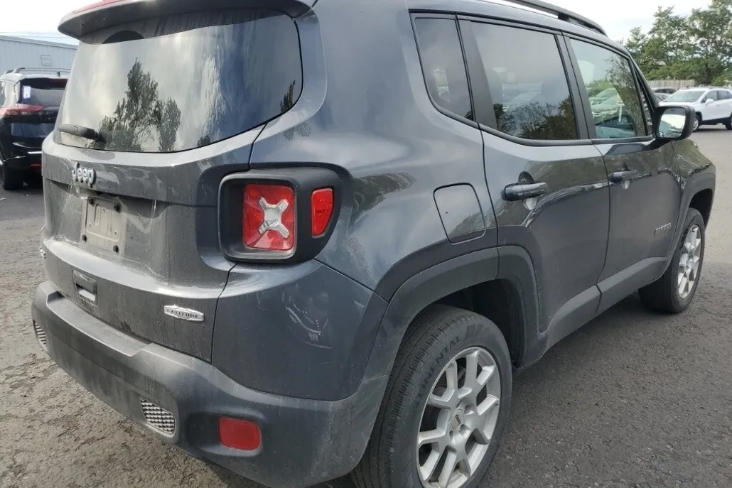 2022 Jeep Renegade Latitude photo 1