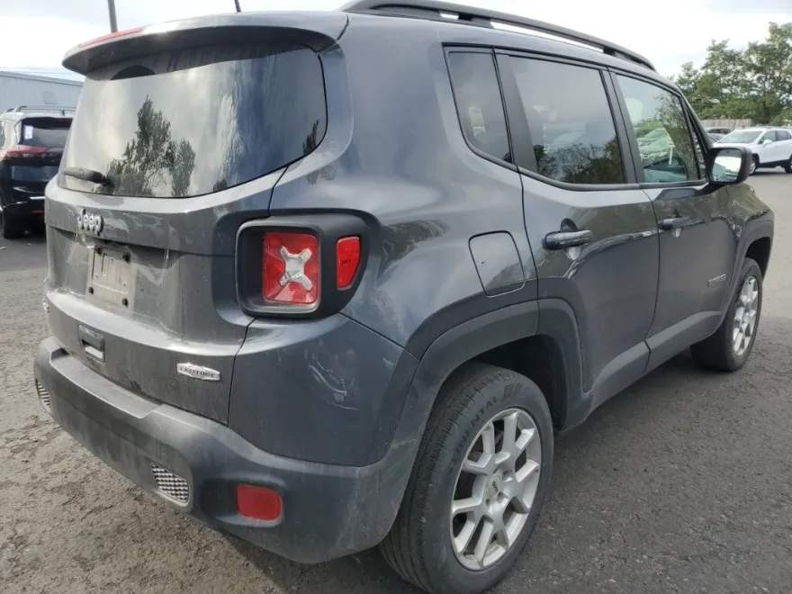 2022 Jeep Renegade Latitude photo 1