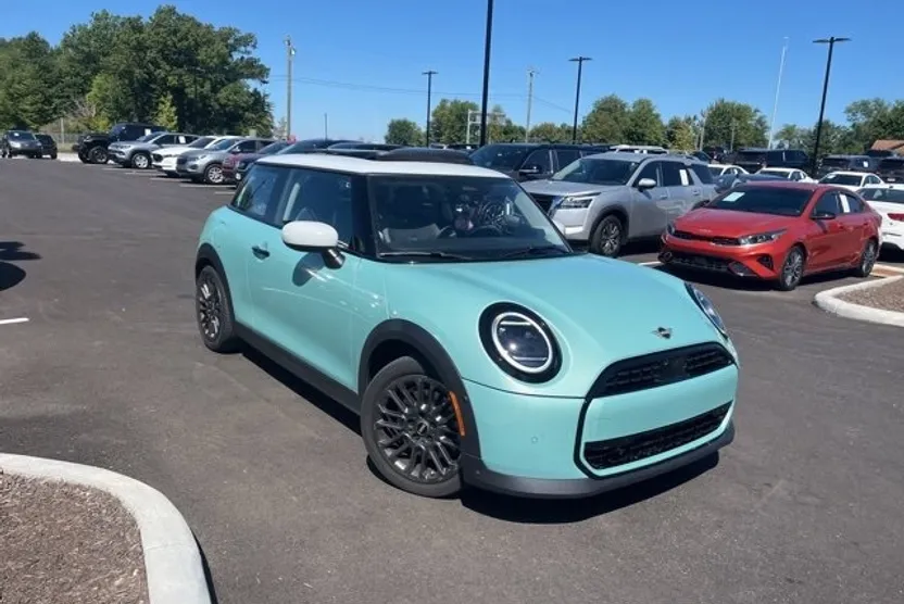 2025 Mini Cooper 2 Door Hardtop Signature photo 1