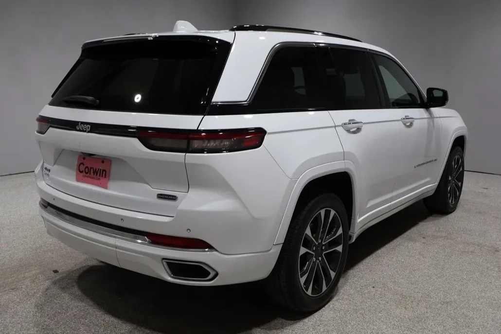 2023 Jeep Grand Cherokee Overland photo 1