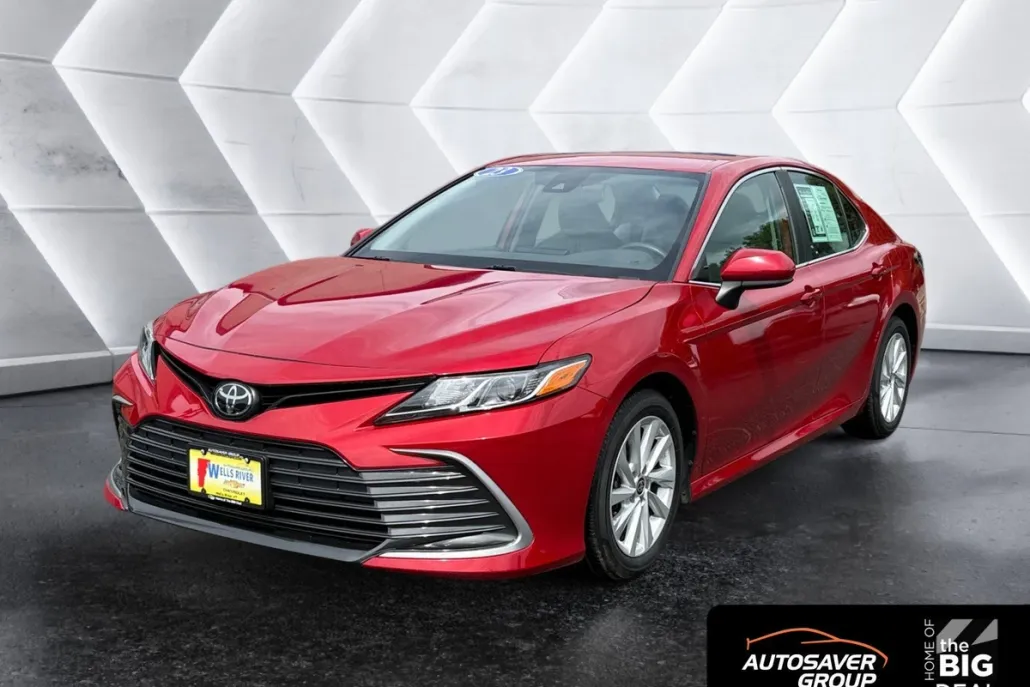 2023 Toyota Camry LE photo 1