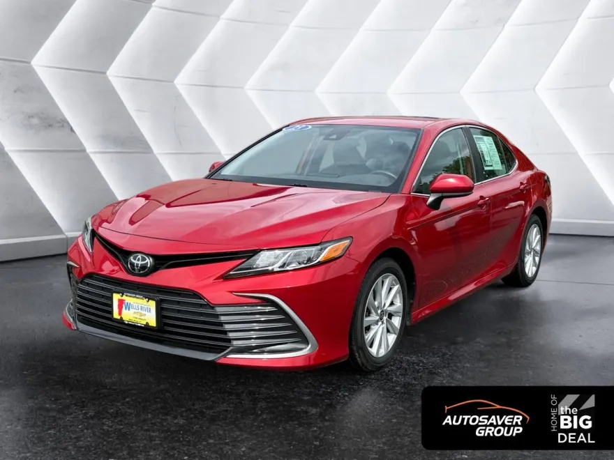 2023 Toyota Camry LE photo 1
